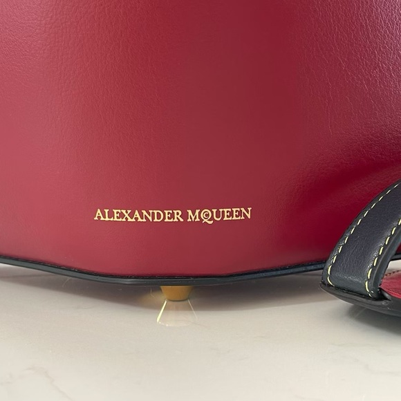 Alexander McQueen Leather Bucket Bag - Picture 4 of 7